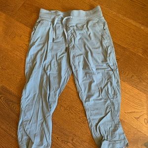 Lulu lemon studio capri